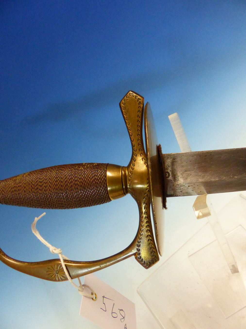 AN 18th.C.ARTILLERY OFFICER'S SWORD, BLADE LENGTH 32.75", STRAIGHT EDGED WITH A SINGLE WIDE - Bild 4 aus 12