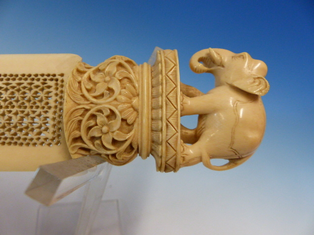AN INDIAN IVORY PAGE TURNER, THE PIERCED SCIMITAR SHAPE BLADE ATTACHED TO A HANDLE CARVED WITH AN - Image 10 of 13