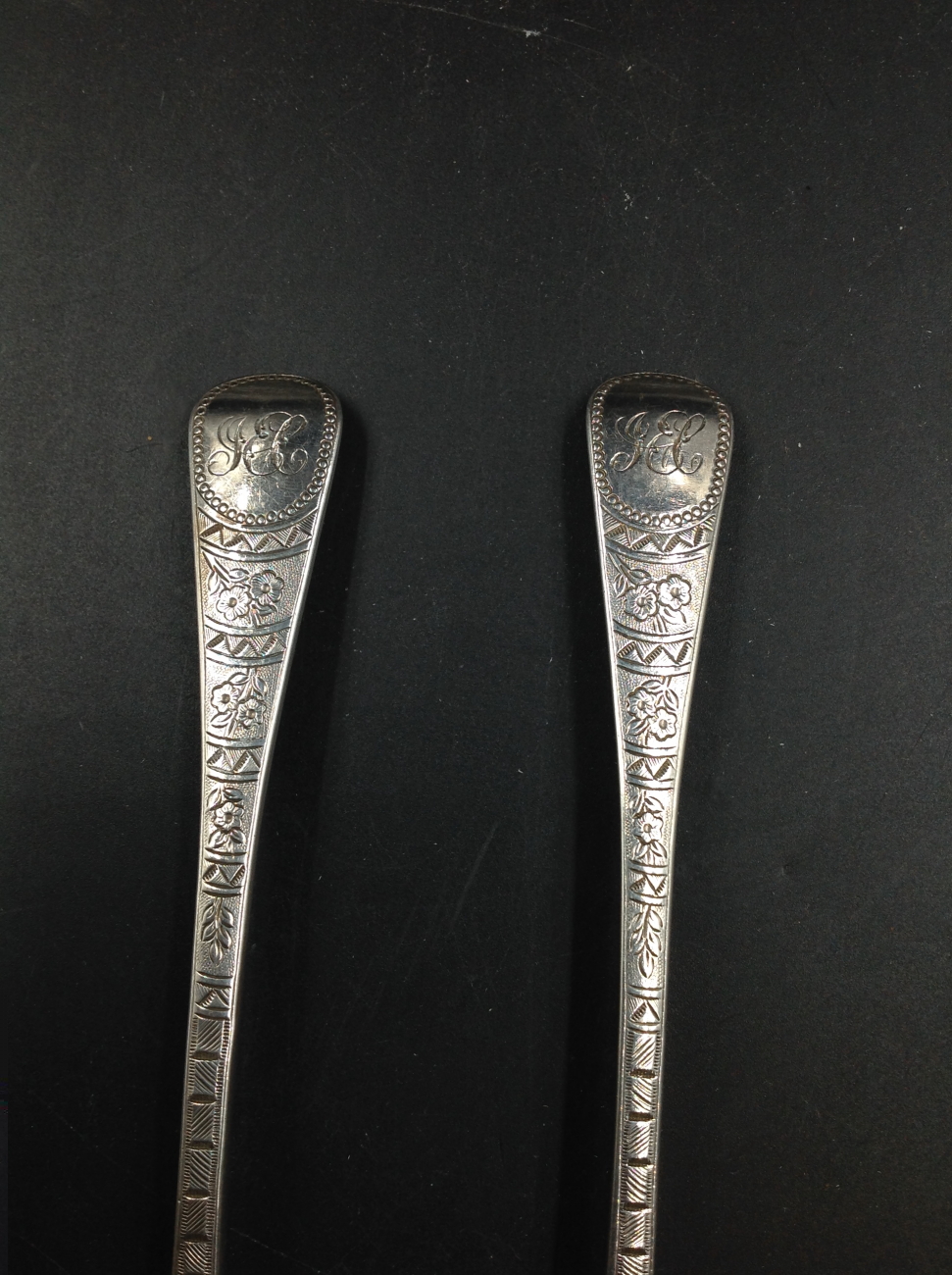 A PAIR OF GEORGIAN SILVER HALLMARKED SPOONS DECORATED WITH BAMBOO, BIRDS AND FOLIAGE DATED LONDON - Image 3 of 5