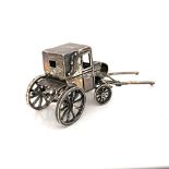 A SILVER HALLMARKED HIGHLY DETAILED MINIATURE HORSE CARRIAGE WITH ARTICULATED MOVING WHEELS.