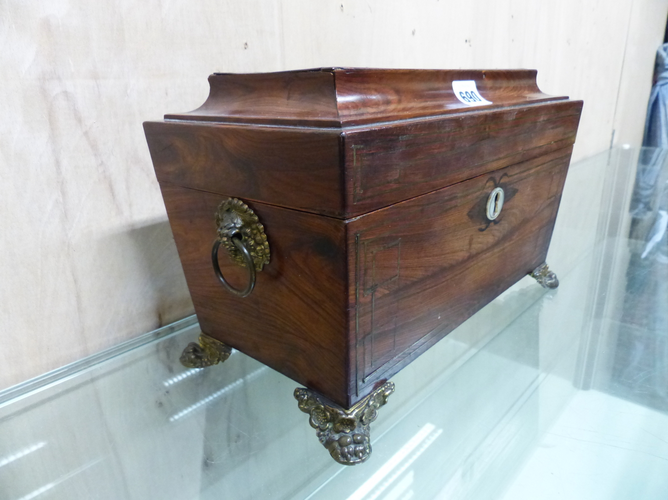 A REGENCY ROSEWOOD AND BRASS INLAID SARCOPHAGUS FORM TEA CADDY WITH BRASS RING HANDLES AND FEET. W. - Image 5 of 7