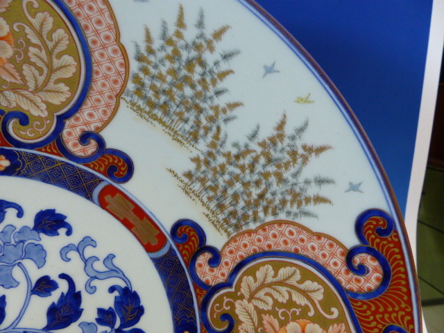 A FUKUGAWA IMARI DISH, THE RUYI FRAMED FLORAL LAPPETS ALTERNATING WITH STANDS OF BAMBOO AND - Image 11 of 18