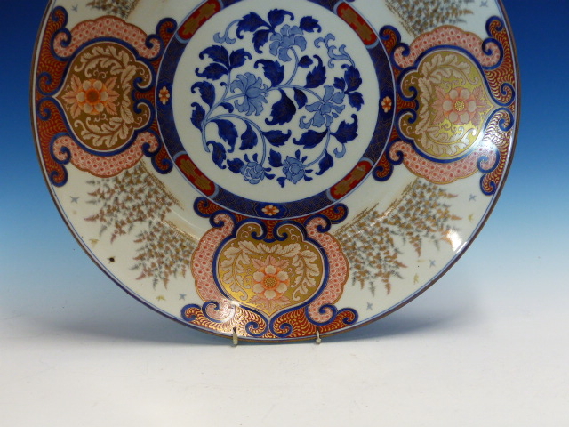 A FUKUGAWA IMARI DISH, THE RUYI FRAMED FLORAL LAPPETS ALTERNATING WITH STANDS OF BAMBOO AND - Image 6 of 18