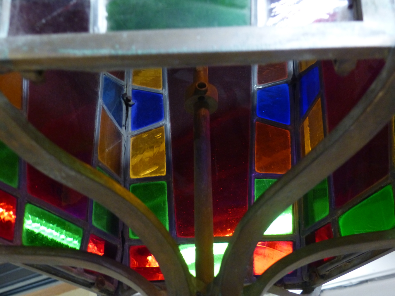 AN IMPRESSIVE BRONZE FRAMED HEXAGONAL HALL LANTERN WITH STAINED GLASS PANELS. MAX Dia.80cms x H. - Image 4 of 6