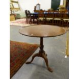 AN EARLY 19th.C.MAHOGANY TILT TOP TRIPOD TABLE ON CARVED LEGS. Dia.80 x H.71cms.