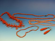 A SELECTION OF CORAL JEWELLERY TO INCLUDE A STICK CORAL NECKLACE, A PAIR OF CARVED CORAL BOMB DROP