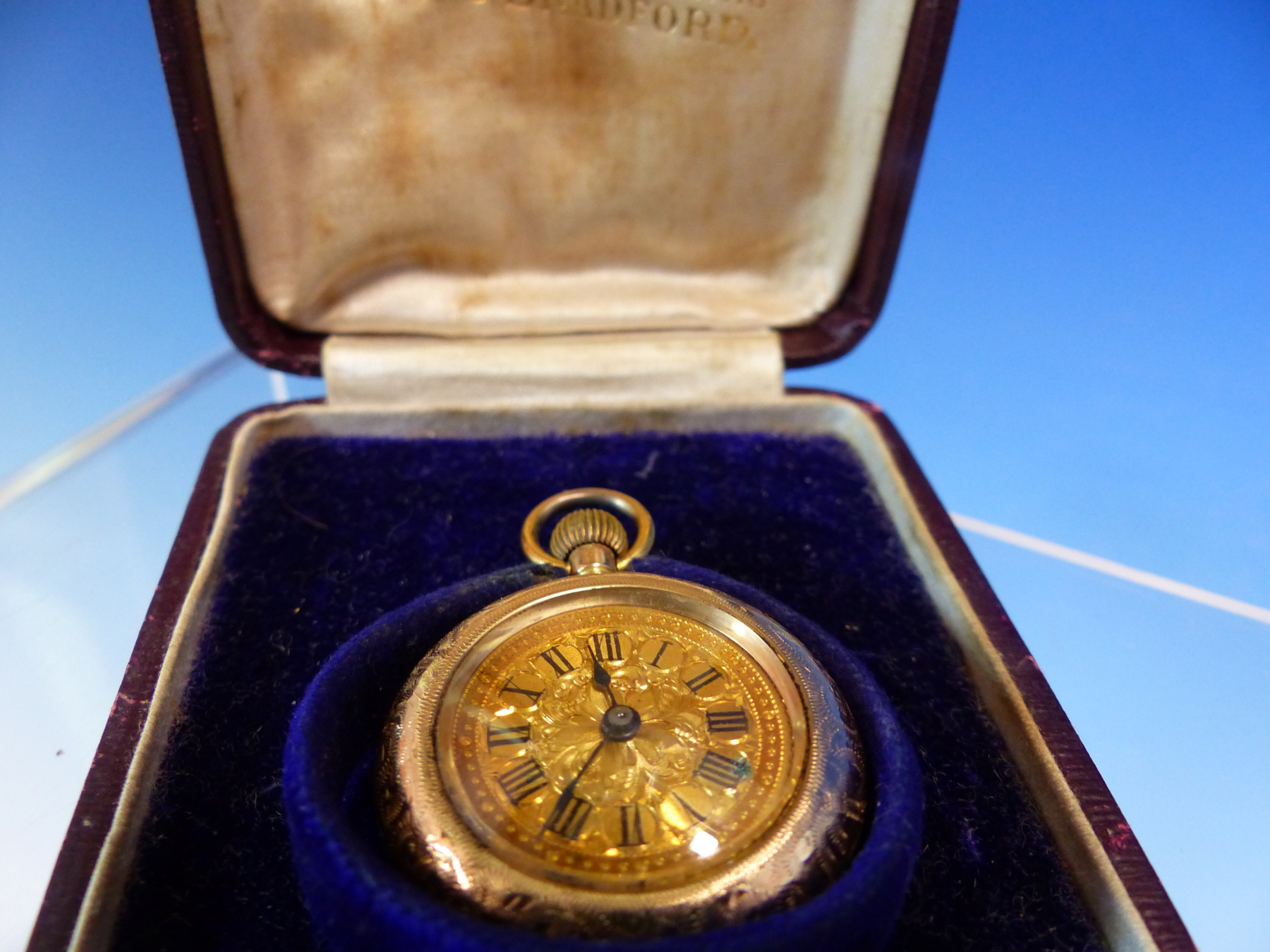A 14kt STAMPED OPEN FACE LADIES CASED FOB WATCH, DIAMETER APPROX 3cms, GROSS WEIGHT 23,4grms. - Image 3 of 7
