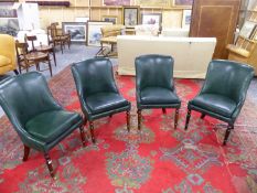 A SET OF FOUR GREEN LEATHER UPHOLSTERED DINING CHAIRS WITH REMOVABLE SEAT PADS ON TURNED LEGS. (4)