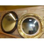 TWO CIRCULAR MIRRORS, THE SLIGHTLY CONVEX EXAMPLE WITHIN GILT FRAME WITH ALTERNATING OVAL