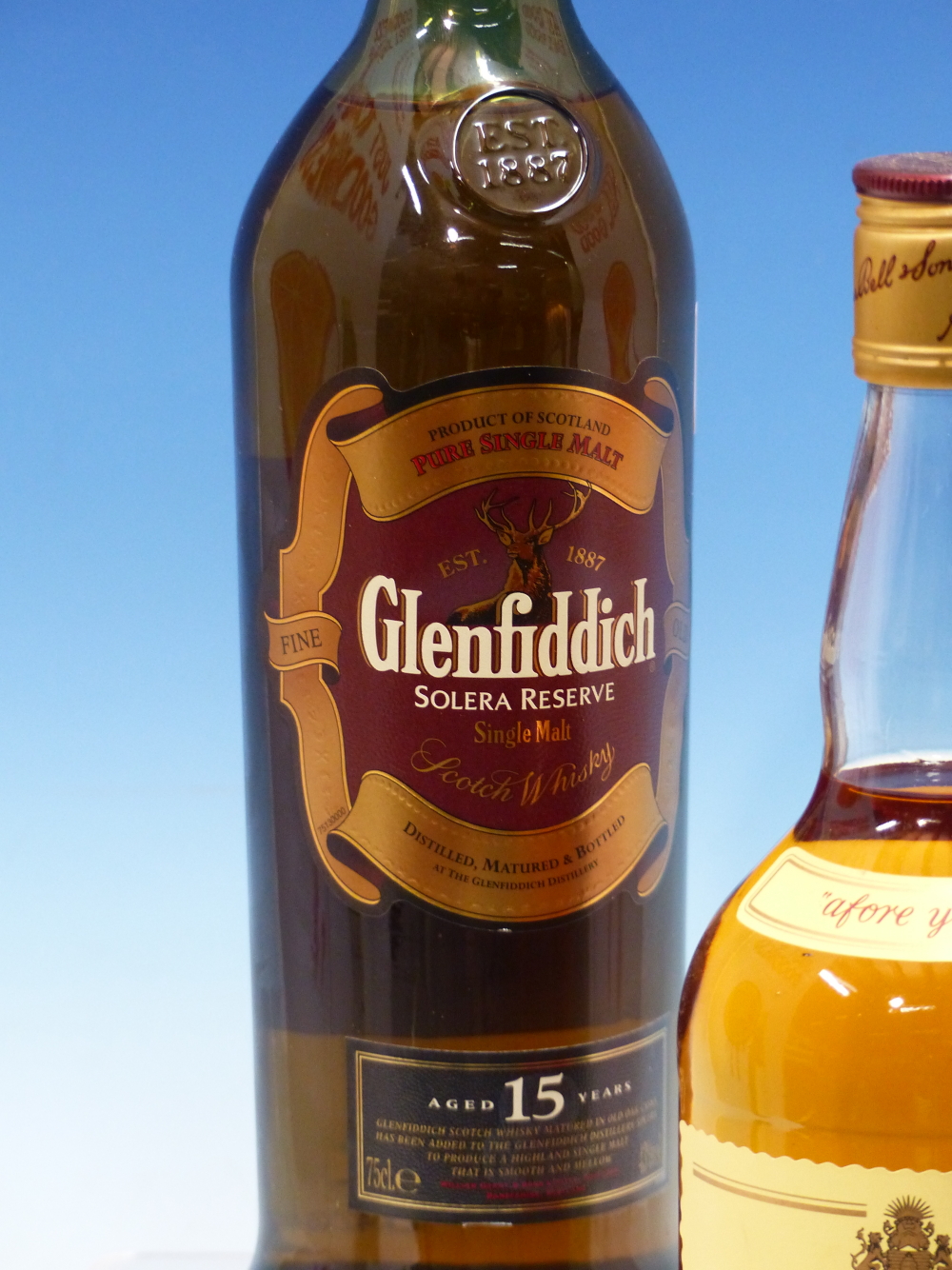 WHISKEY. GLENFIDDICH SOLERA RESERVE SINGLE MALT 1 x 75cl BOTTLE TOGETHER WITH BELLS 1 x 1L. - Image 2 of 3