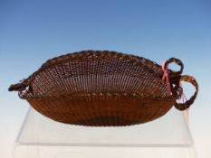 A JAPANESE SHAKUDO AND COPPER FILIGREE BASKET, THE CENTRAL BASE PLATE ETCHED WITH INSECTS AND A