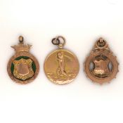 A 9ct GOLD AND GREEN ENAMELLED FOB, TOGETHER WITH A FURTHER 9ct GOLD FOB ENGRAVED 1909 AND A 1911