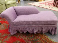 A BESPOKE KINGCOME SOFAS (FOR COLEFAX & FOWLER) CHAISE LONGUE WITH LOOSE SEAT SQUAB STANDING ON
