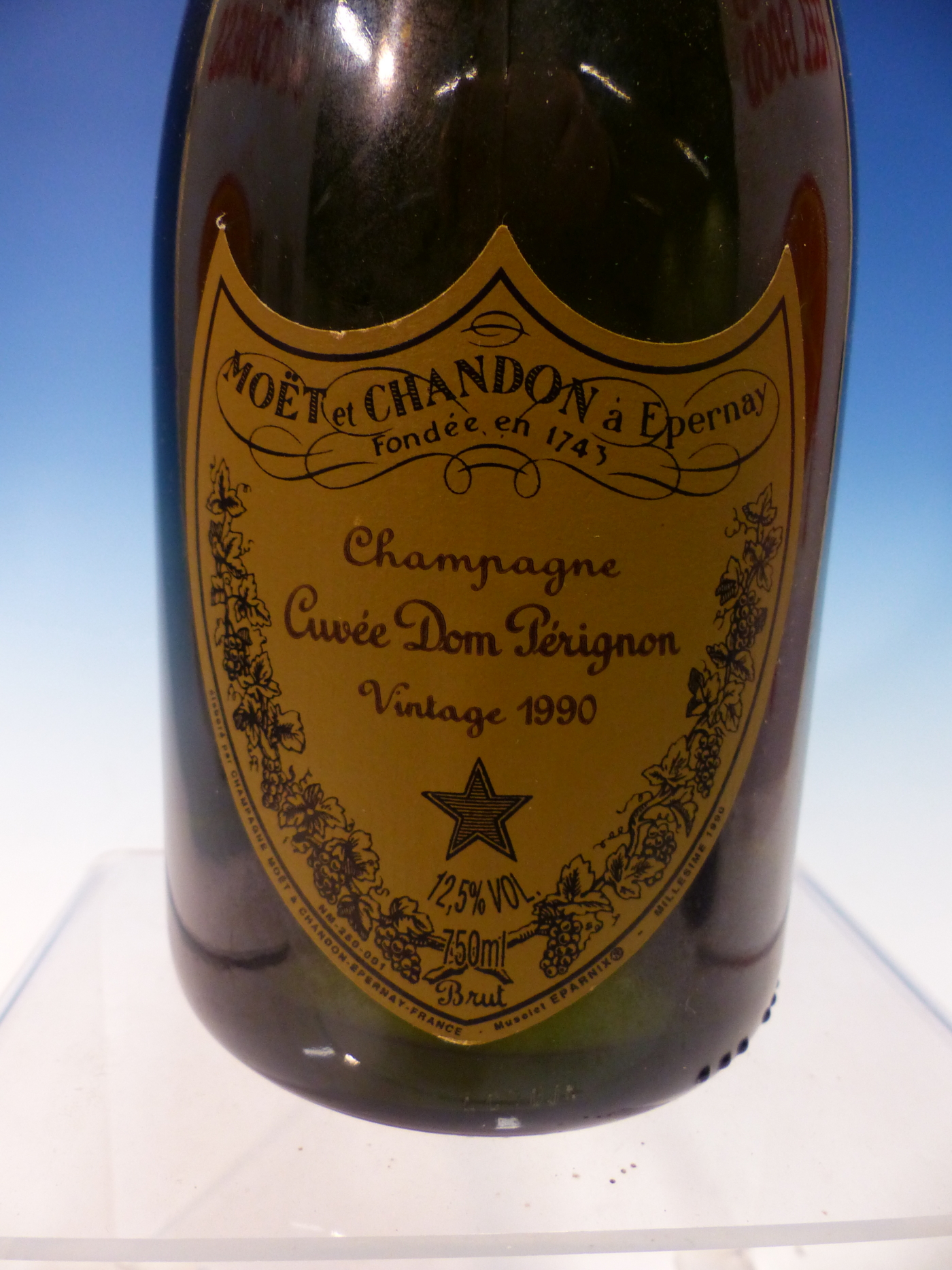 CHAMPAGNE. MEOT & CHANDON DOM PERIGNON 1990 1 x BOTTLE, BOXED. (1) - Image 2 of 3