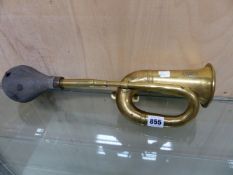 A DELUXE BUGLE SHAPED BRASS CAR HORN BLOWN BY A BLACK BULB OF RUBBER. W 45cms