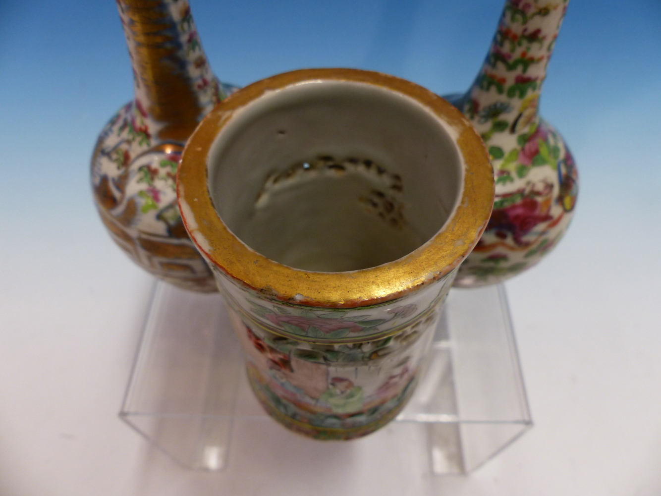 A CANTON CYLINDRICAL BRUSH POT WITH SIDES PIERCED ABOVE FIGURAL RESERVES. H 10cms. TOGETHER WITH TWO - Image 3 of 13