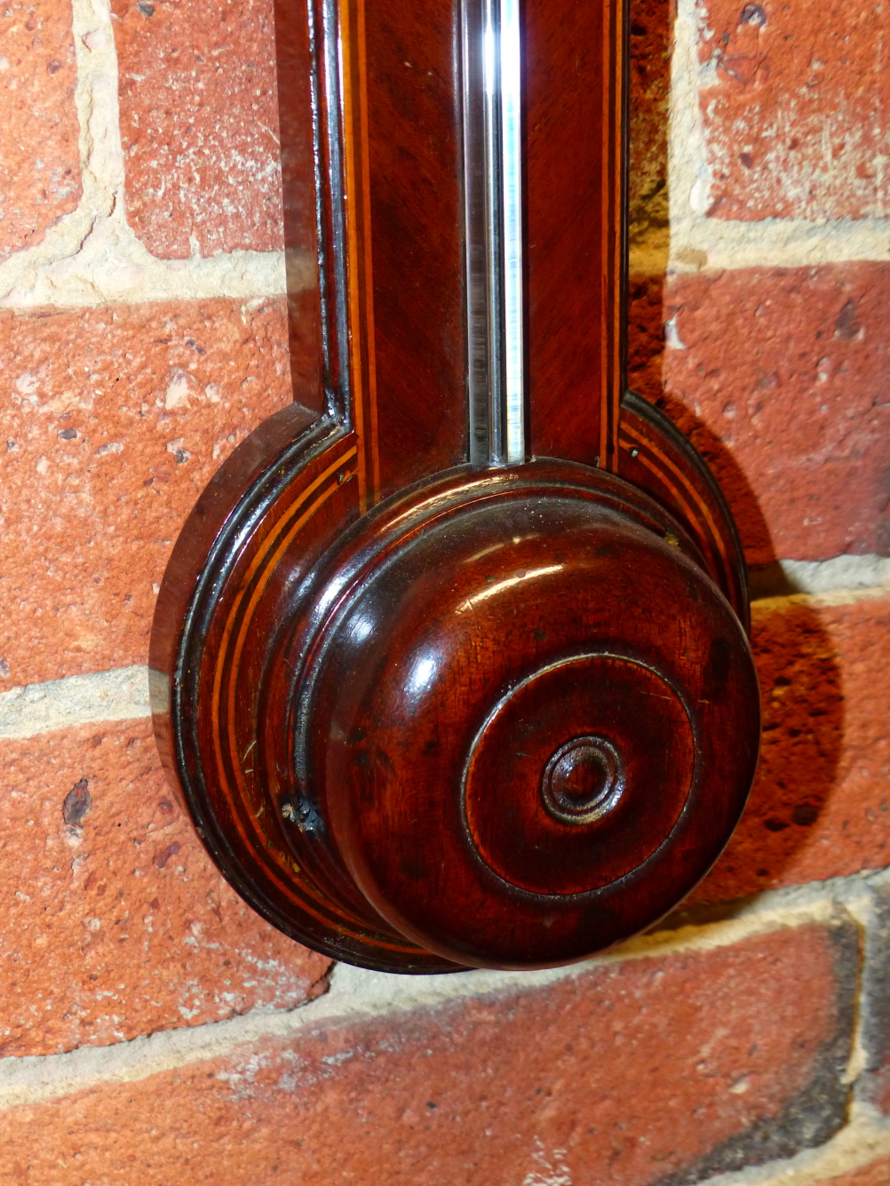 AN EARLY 19th.C.MAHOGANY AND INLAID CASED STICK BAROMETER TURNED RESERVOIR COVER, EXPOSED STEM AND - Image 6 of 10