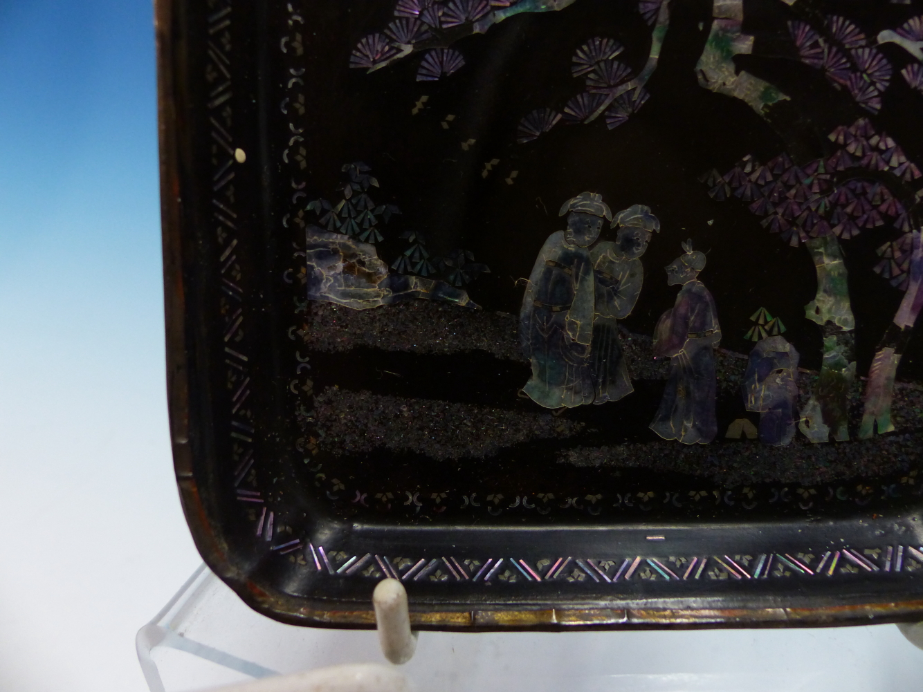 A PAIR OF LAC BURGAUTE SQUARE TRAYS, THE METAL MOUNTED RINGS ENCLOSING MOTHER OF PEARL FIGURES IN - Image 10 of 14