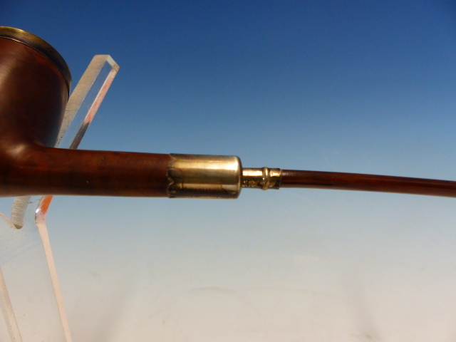 A GREEN LEATHER CASED CHURCHWARDEN PIPE, THE BRIAR BOWL AND QUILL STEM WITH PLATE ON COPPER MOUNTS. - Image 3 of 5
