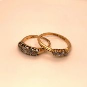 AN 18ct GOLD FIVE STONE CARVED HALF HOOP RING, SET WITH GRADUATED OLD CUT DIAMONDS, FINGER SIZE I