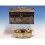 A FRENCH CHINOISERIE TOLE CASKET. W 22cms. TOGETHER WITH AN ORMOLU FITTED LIMOGES PORCELAIN