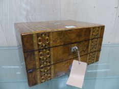 A TUNBRIDGE WARE COMBINED WORKBOX AND WRITING SLOPE, THE INTERIOR WITH SILVER PAPER COMPARTMENTAL