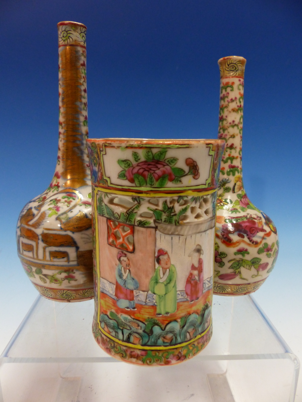 A CANTON CYLINDRICAL BRUSH POT WITH SIDES PIERCED ABOVE FIGURAL RESERVES. H 10cms. TOGETHER WITH TWO - Image 2 of 13