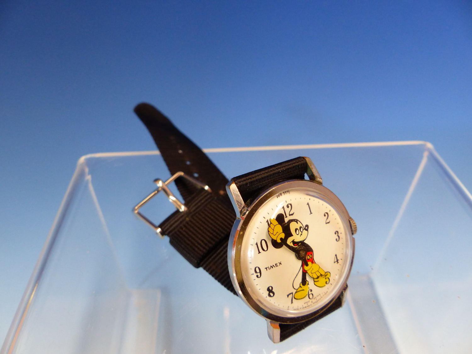 A VINTAGE MANUAL WOUND TIMEX MICKEY MOUSE WRIST WATCH. INCLUDED ARE PHOTOGRAPHS FROM A RECENT - Image 4 of 6