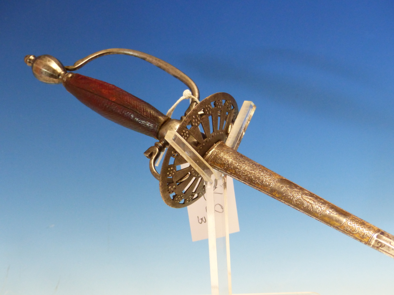 AN EARLY 18th.C.OFFICER'S SMALL / DRESS SWORD, BLADE LENGTH 32.5" OF A FLATTENED DIAMOND SECTION