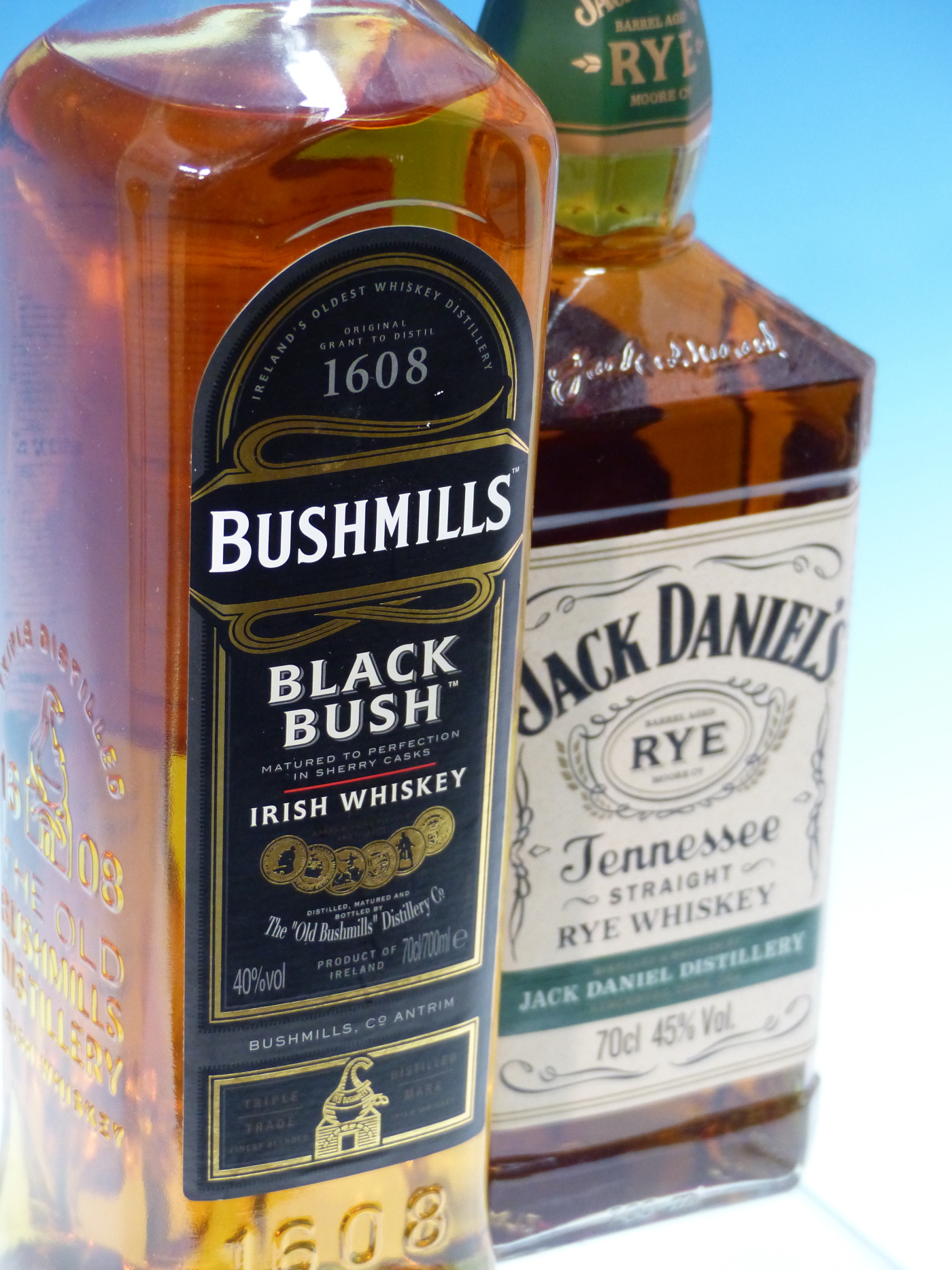 WHISKEY. BUSHMILLS BLACK LABEL 1 x BOTTLE TOGETHER WITH JACK DANIELS RYE, 1 x BOTTLE. (2) - Image 2 of 3