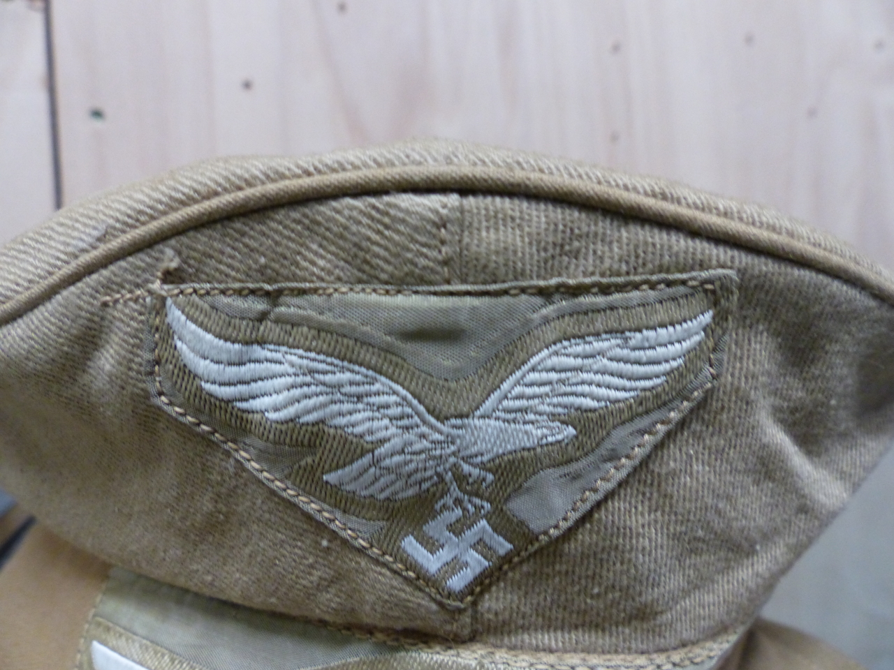 A RARE GERMAN LUFTWAFFE TROPICAL AFRICA CORPS HERMAN-MAYER TYPE EM SERVICE CAP WITH SEWN BADGES - Bild 16 aus 22