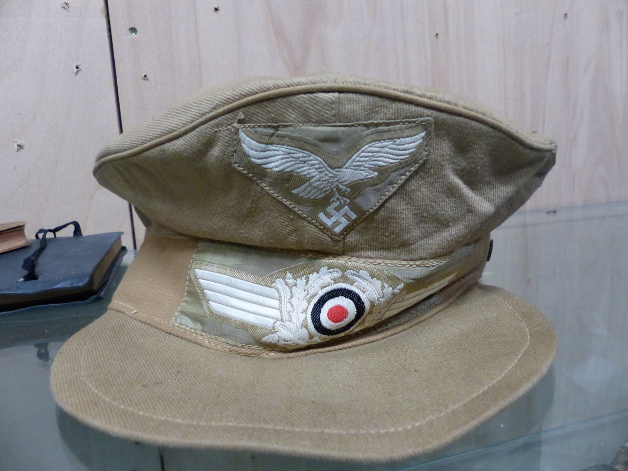 A RARE GERMAN LUFTWAFFE TROPICAL AFRICA CORPS HERMAN-MAYER TYPE EM SERVICE CAP WITH SEWN BADGES - Bild 15 aus 22