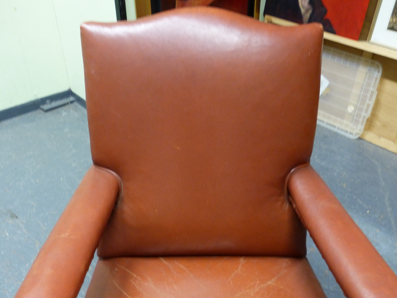 A PAIR OF RUST LEATHER UPHOLSTERED OAK ARMCHAIRS, THE PADDED ARM RESTS JOINED TO SERPENTINE TOPPED - Image 6 of 9