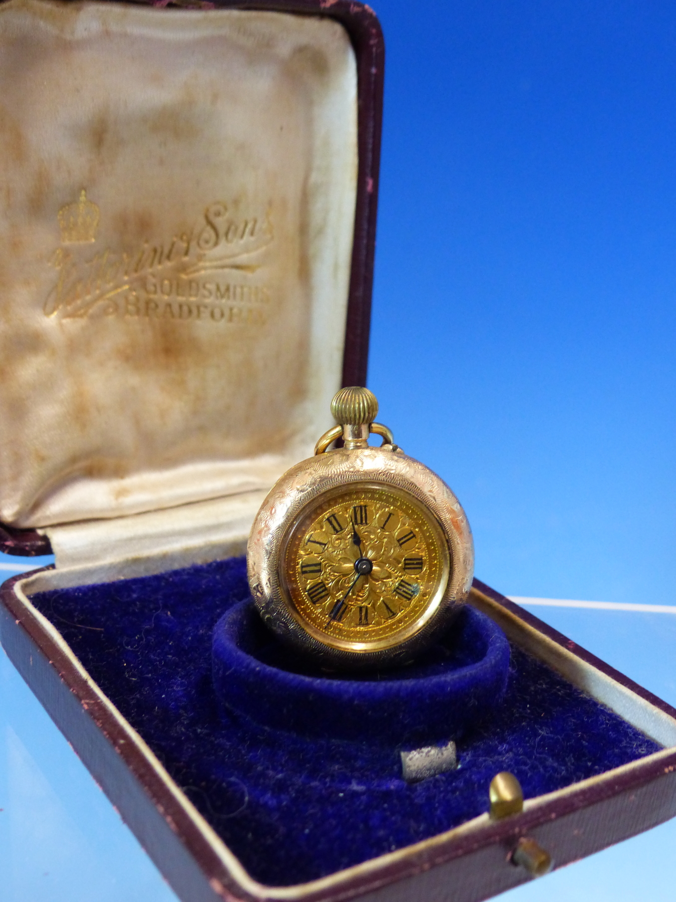 A 14kt STAMPED OPEN FACE LADIES CASED FOB WATCH, DIAMETER APPROX 3cms, GROSS WEIGHT 23,4grms. - Image 4 of 7