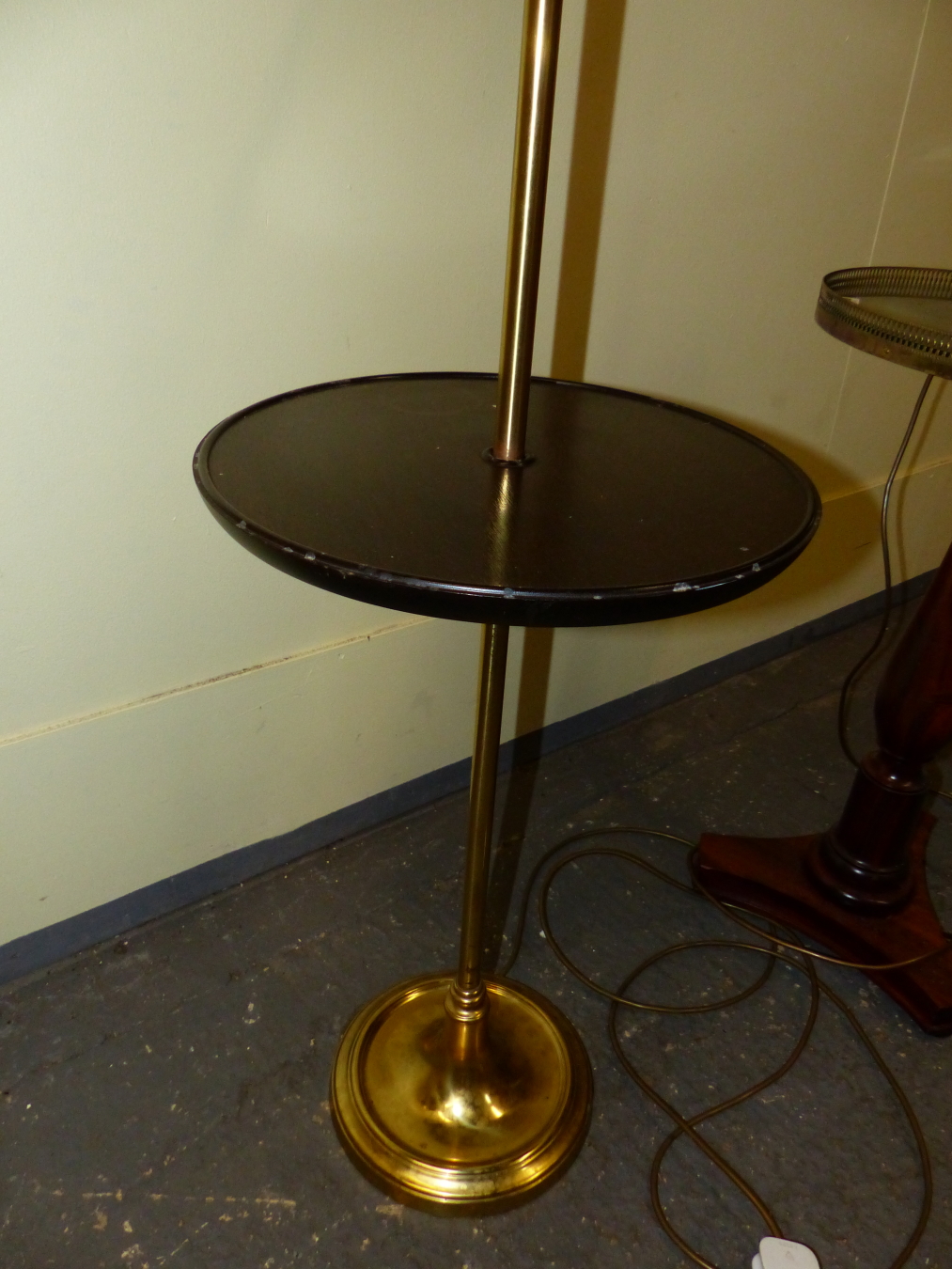 AN ANTIQUE AND LATER MAHOGANY AND BRASS STANDARD LAMP TOGETHER WITH A BESPOKE BRASS STANDARD LAMP, - Image 5 of 7