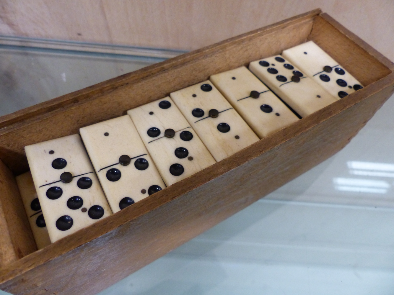 A BOXED SET OF BONE AND EBONY DOMINOES TOGETHER WITH AN AUTOBRIDGE GAME SET.
