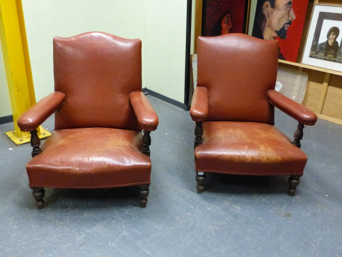 A PAIR OF RUST LEATHER UPHOLSTERED OAK ARMCHAIRS, THE PADDED ARM RESTS JOINED TO SERPENTINE TOPPED - Image 4 of 9