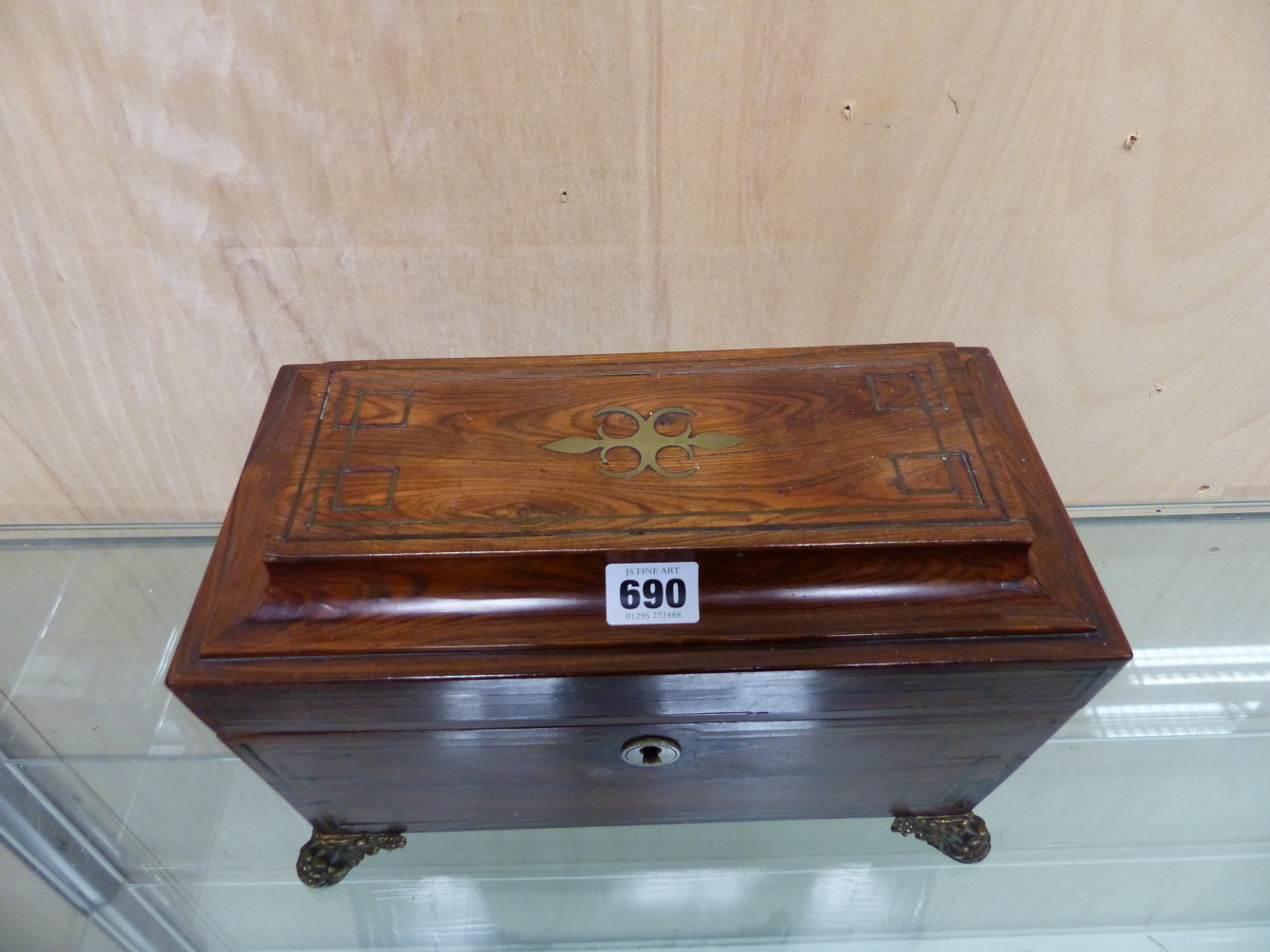A REGENCY ROSEWOOD AND BRASS INLAID SARCOPHAGUS FORM TEA CADDY WITH BRASS RING HANDLES AND FEET. W. - Image 3 of 7