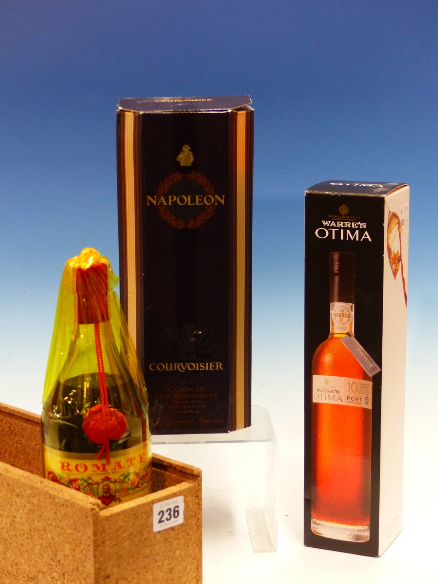 PORT. WARRE'S OTIMA 10 YEAR TAWNY PORT 1 x BOTTLE, BOXED.