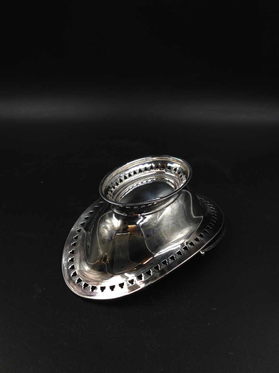 A VICTORIAN SILVER HALLMARKED POSY BASKET DATED 1893 SHEFFIELD FOR ATKIN BROTHERS TOGETHER WITH A - Image 11 of 11