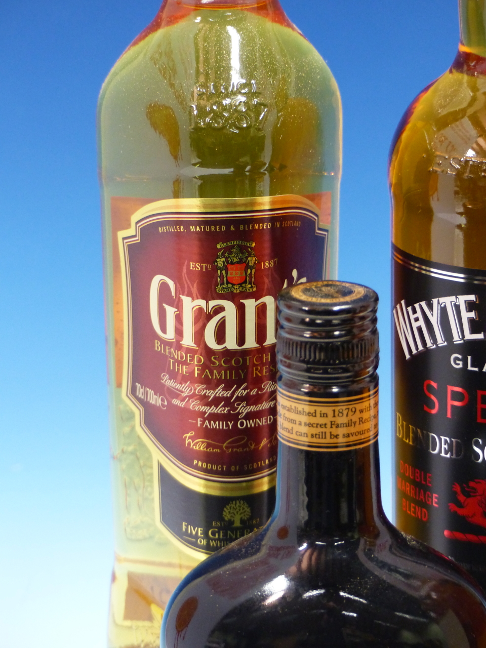 WHISKY. GRAHAM'S BLACK BOTTLE, GRANTS, WHYTE & MACKAY TOGETHER WITH FAMOUS GROUSE. (4) - Image 4 of 6