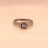 A WHITE GOLD AND DIAMOND SOLITAIRE RING, HALLMARKS RUBBED, THE CENTRAL RADIANT CUT DIAMOND IN A