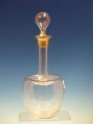 A CLEAR GLASS DECANTER SILVER MOUNTED BY HUKIN AND HEATH, BIRMINGHAM 1897, THE GLOBE AND SHAFT SHAPE