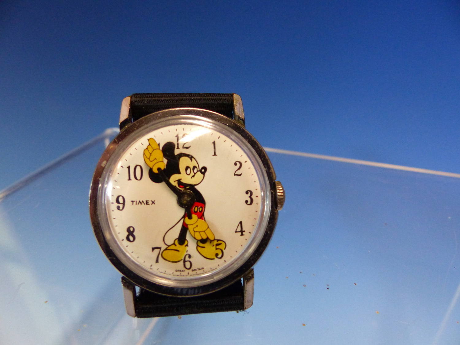 A VINTAGE MANUAL WOUND TIMEX MICKEY MOUSE WRIST WATCH. INCLUDED ARE PHOTOGRAPHS FROM A RECENT - Image 3 of 6