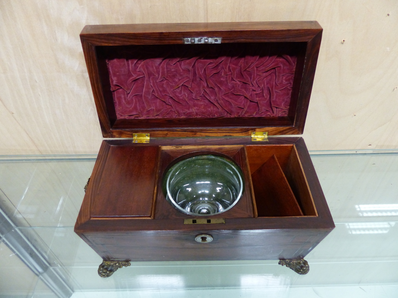 A REGENCY ROSEWOOD AND BRASS INLAID SARCOPHAGUS FORM TEA CADDY WITH BRASS RING HANDLES AND FEET. W. - Image 6 of 7