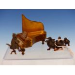 AN AUSTRIAN COLD PAINTED BRONZE VESTA IN THE THE FORM OF A GRAND PIANO PLAYED BY A CAT. W 10cms.