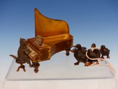 AN AUSTRIAN COLD PAINTED BRONZE VESTA IN THE THE FORM OF A GRAND PIANO PLAYED BY A CAT. W 10cms.