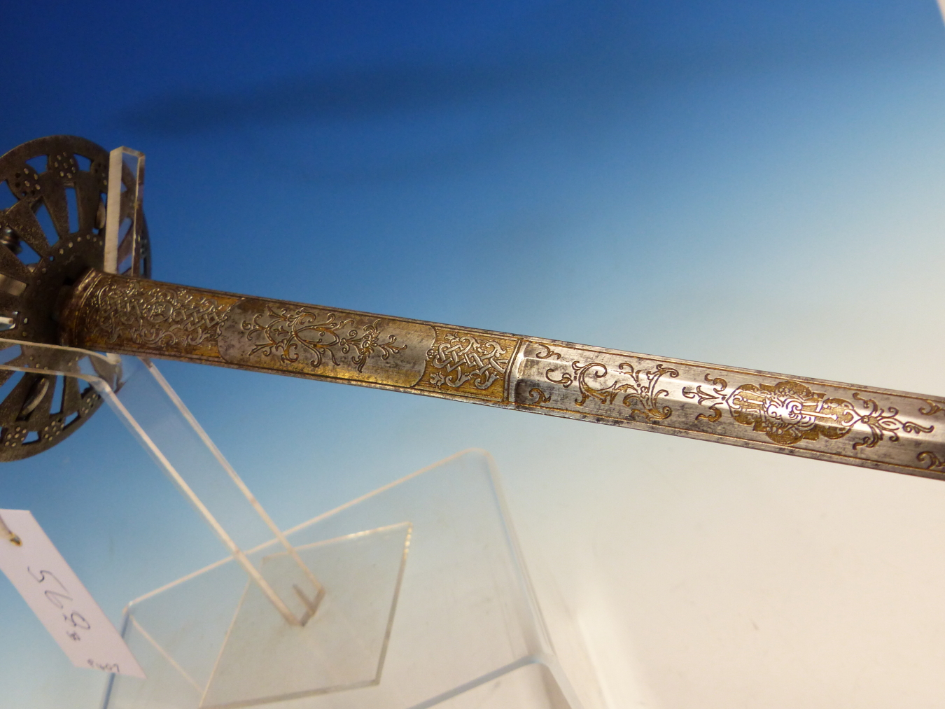 AN EARLY 18th.C.OFFICER'S SMALL / DRESS SWORD, BLADE LENGTH 32.5" OF A FLATTENED DIAMOND SECTION - Bild 12 aus 15