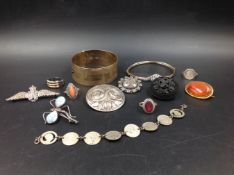 VARIOUS VINTAGE JEWELLERY TO INCLUDE A ROLLED GOLD STONE SET HINGED BANGLE, AND ONE OTHER BANGLE,
