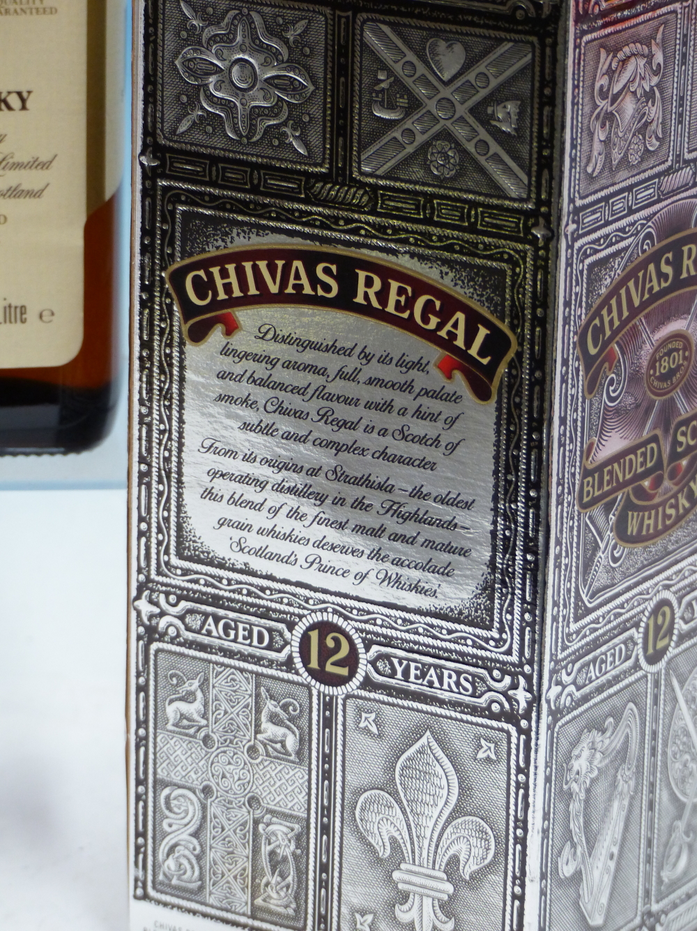 WHISKY. CHIVAS REGAL 1 x 1L.BOTTLE, BOXED TOGETHER WITH BALLENTINES FINEST 1 x 1L.BOTTLE. (2) - Image 3 of 3